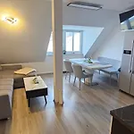 Helios Design - Altbau Dg Mit Lift&parkplatz - Elbe&altstadt - S-bahn Nach Dresden