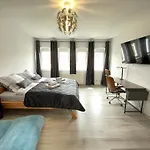 Helios Design - Altbau Dg Mit Lift&parkplatz - Elbe&altstadt - S-bahn Nach Dresden Meißen