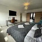 Helios Design - Altbau Dg Mit Lift&parkplatz - Elbe&altstadt - S-bahn Nach Dresden Apartment
